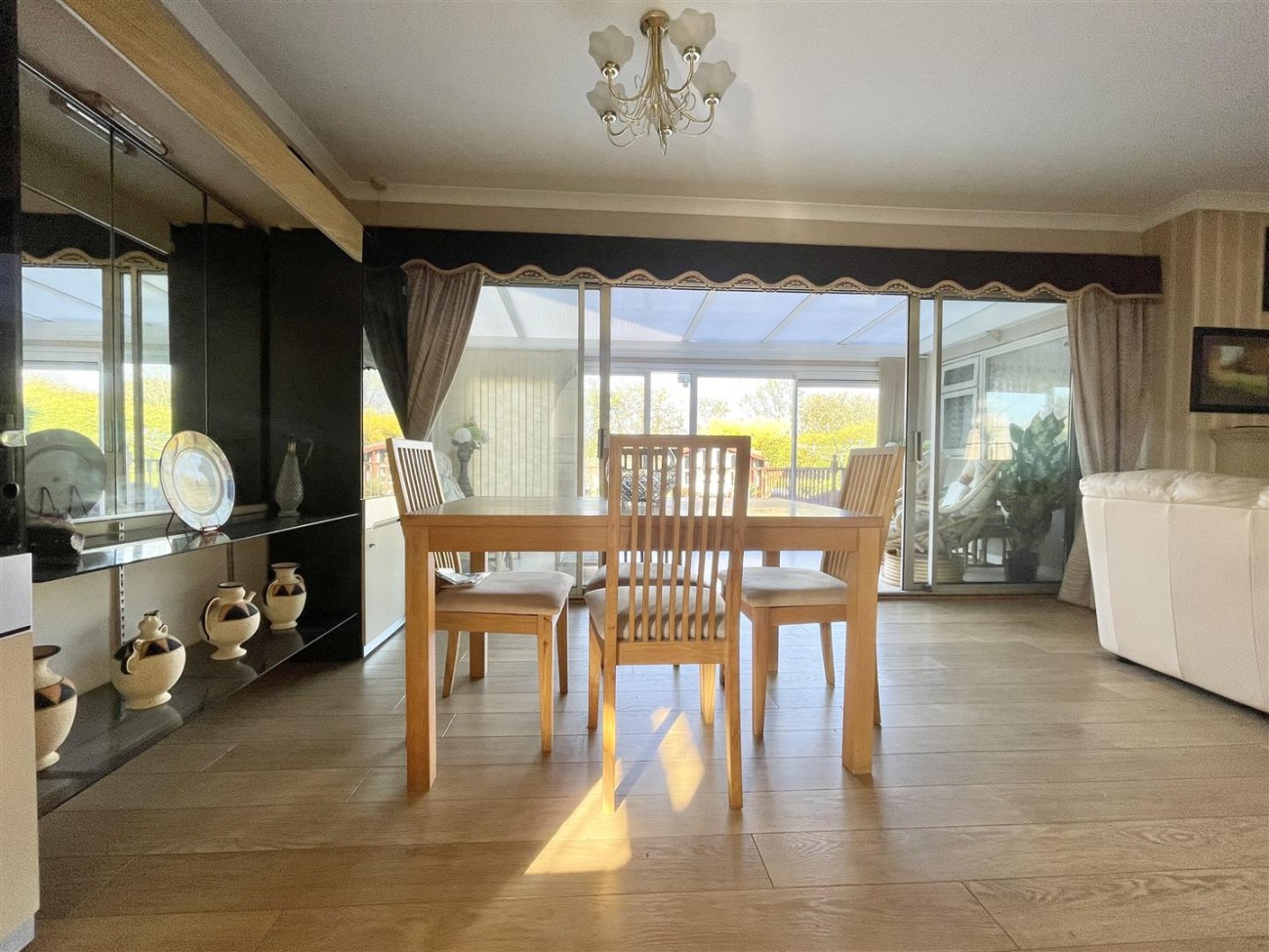 Open Plan Lounge Diner