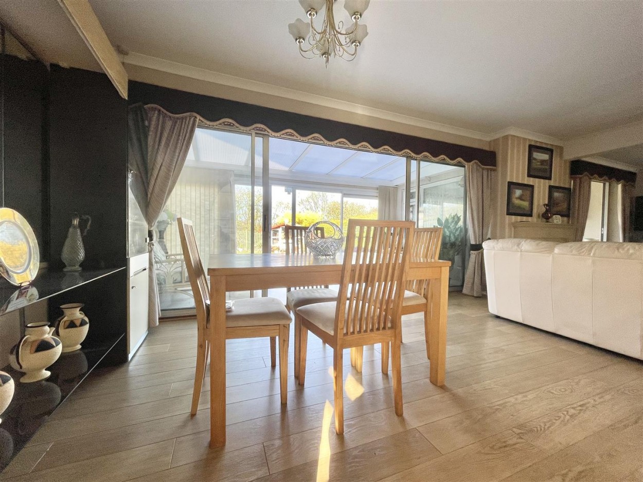Open Plan Lounge Diner