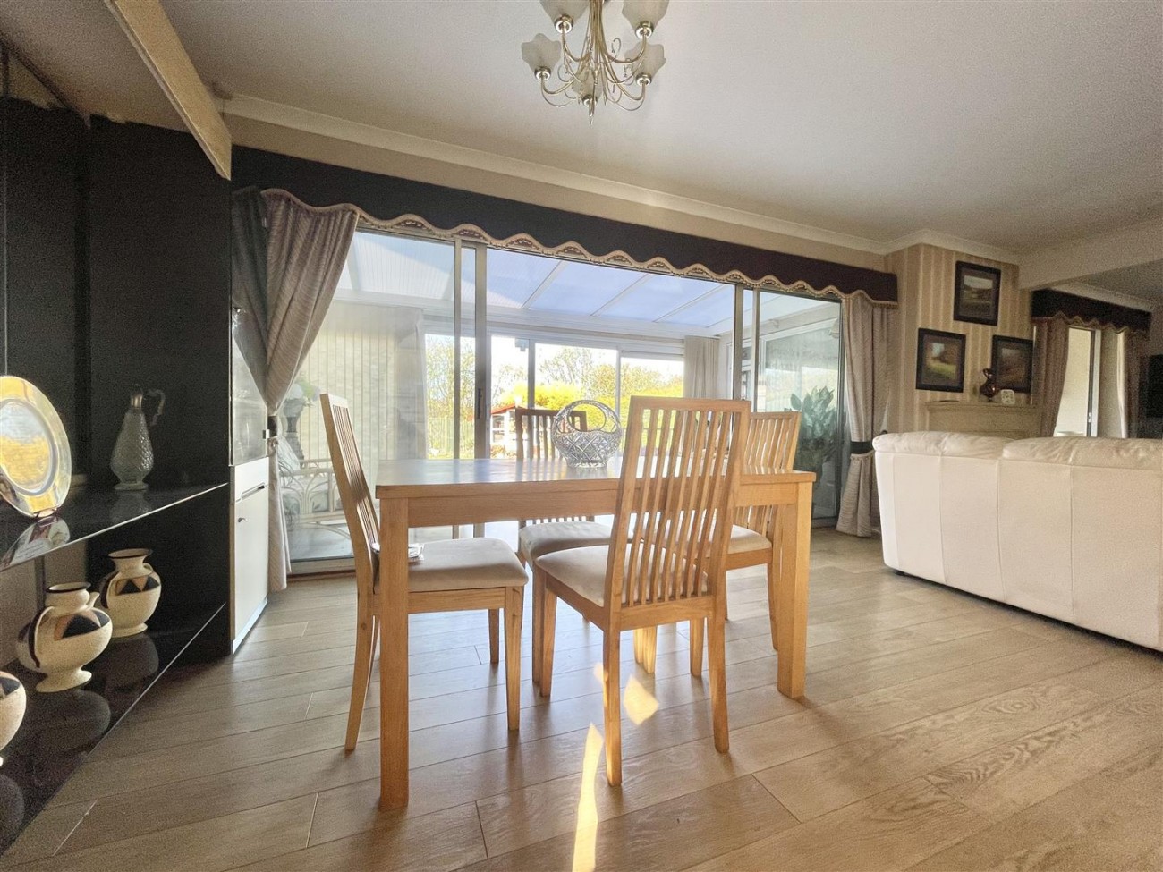 Open Plan Lounge Diner