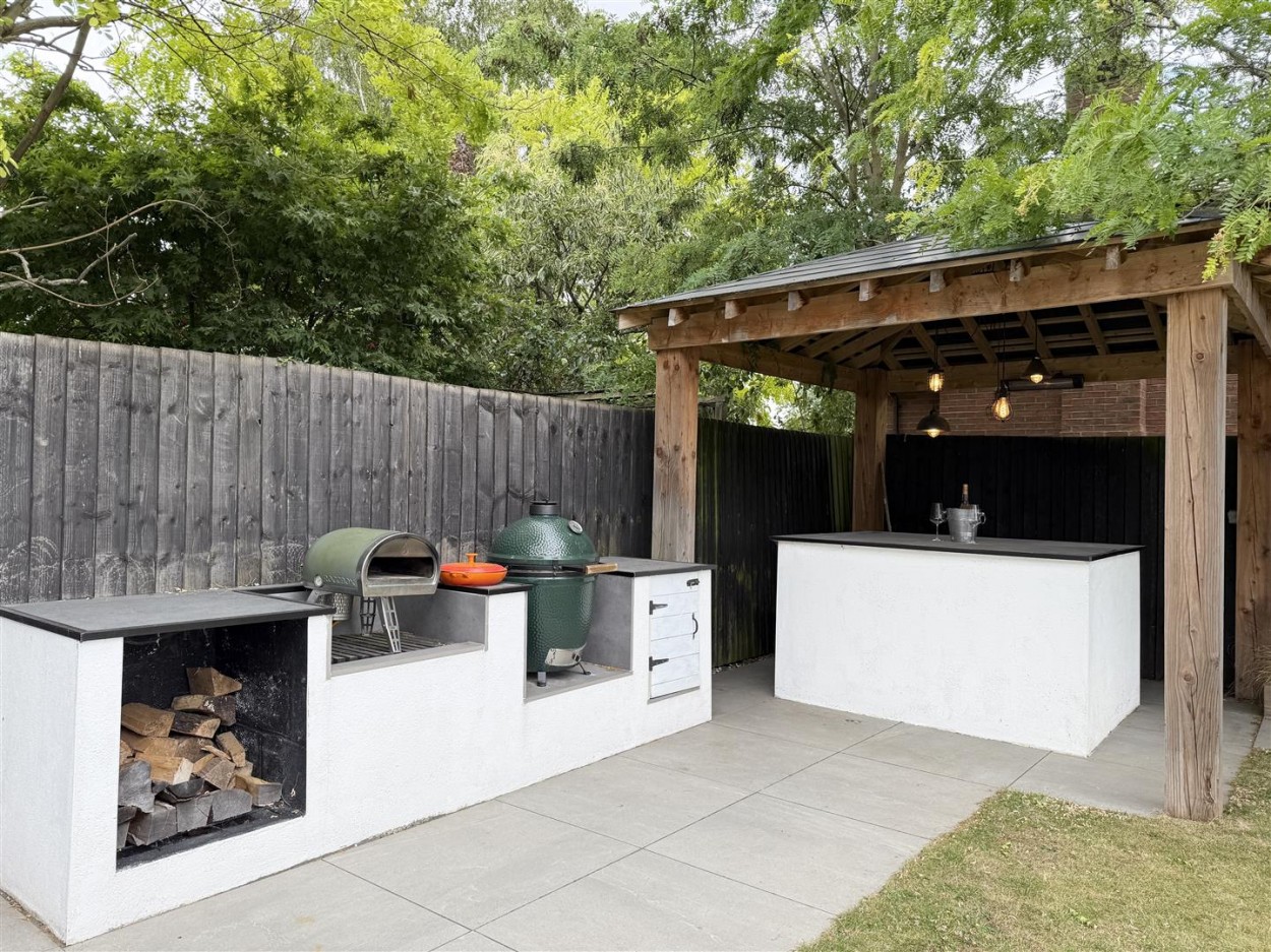 Outdoor Kitchen